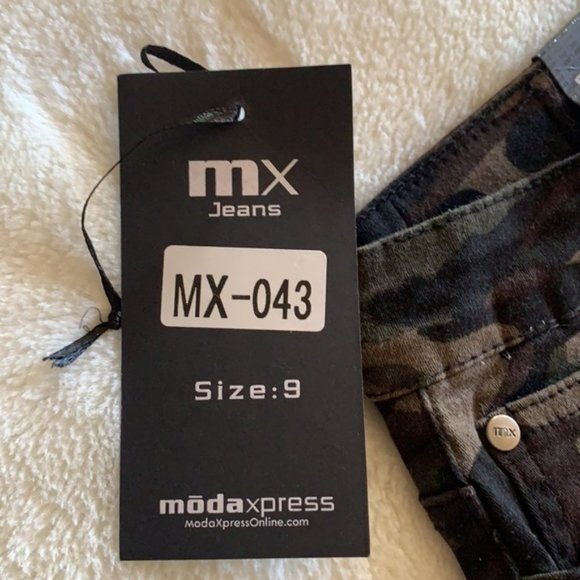 ModaXpress - High Rise Ripped - Camo Jeans NWT - Picture 7 of 7